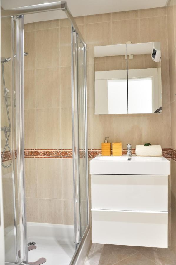 Lovelystay - 2Br Modern, Pool Access, Close To Marina & Beach Quarteira Exterior photo